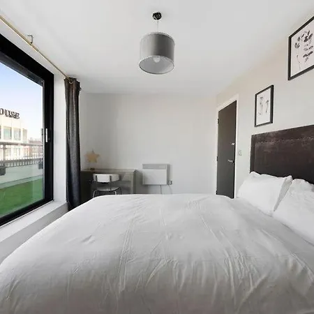 Penthouse W/ Hot Tub Near Stratford, Westfield Apartment London Exterior photo