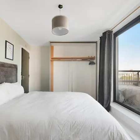 Penthouse W/ Hot Tub Near Stratford, Westfield Apartment London Exterior photo