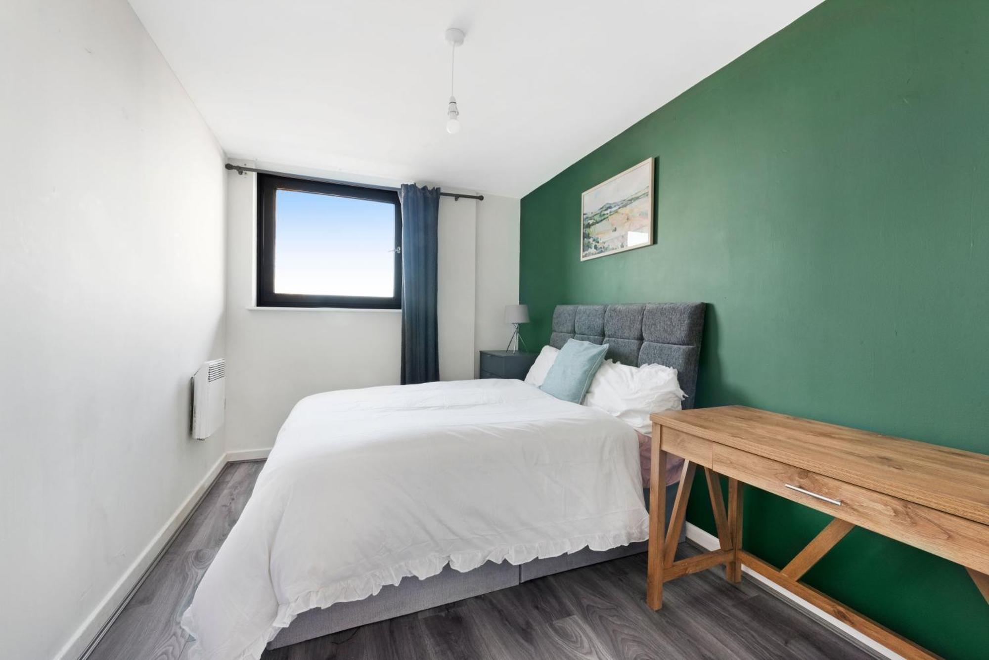 Penthouse W/ Hot Tub Near Stratford, Westfield Лондон
