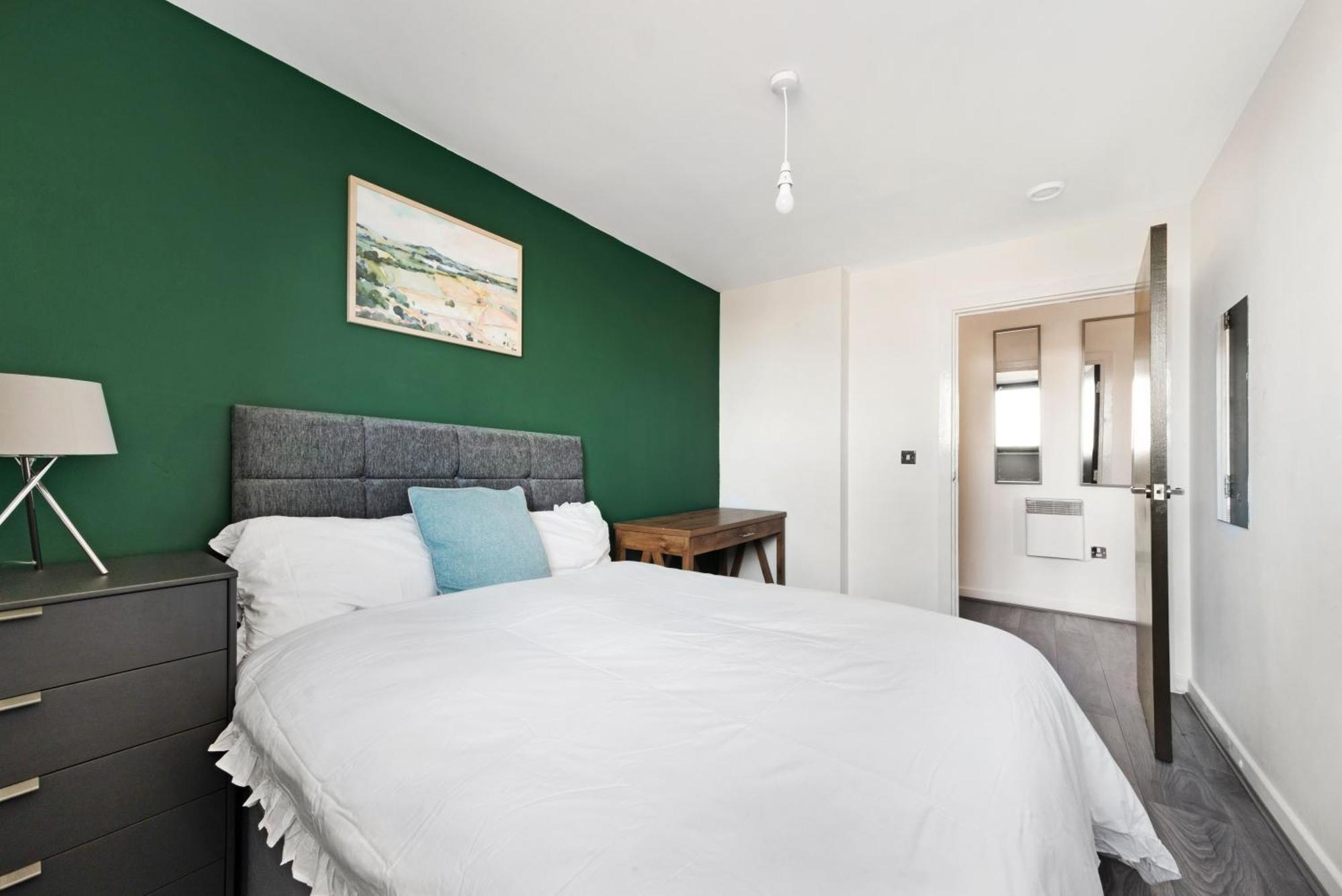 Апартаменты Penthouse W/ Hot Tub Near Stratford, Westfield